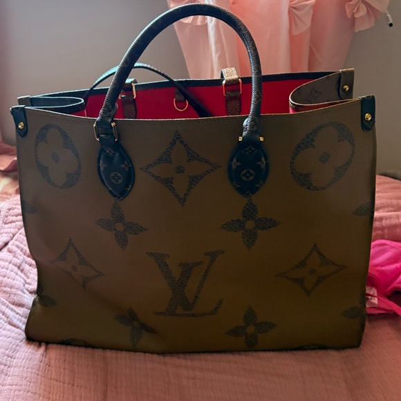 Authentic Louis Vuitton purse - Picture 2 of 13